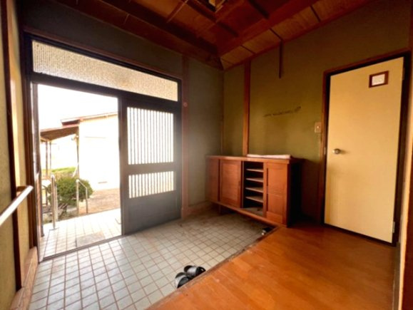 重厚な純和風邸宅｜欄間・床の間・続き間のある本格和室住宅の玄関|掘りごたつ