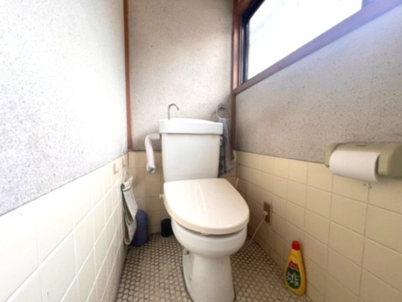 重厚な純和風邸宅｜欄間・床の間・続き間のある本格和室住宅のトイレ