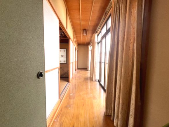 重厚な純和風邸宅｜欄間・床の間・続き間のある本格和室住宅のその他|廊下