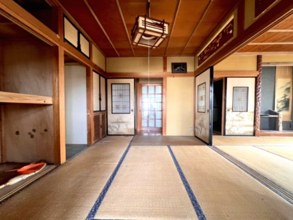 重厚な純和風邸宅｜欄間・床の間・続き間のある本格和室住宅の和室