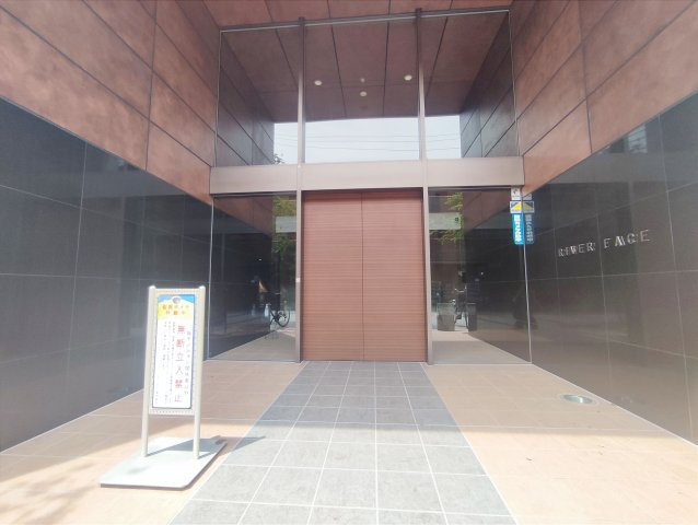 リバーフェイスのエントランス