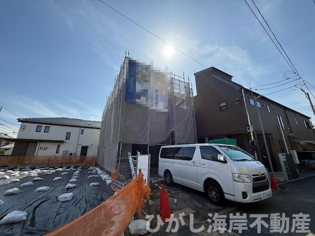 茅ヶ崎市浜竹3丁目　新築戸建の前面道路含む現地写真|3月9日撮影　建築中　現地外観