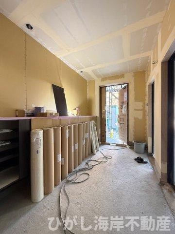 茅ヶ崎市浜竹3丁目　新築戸建の玄関|3月9日撮影　建築中　玄関