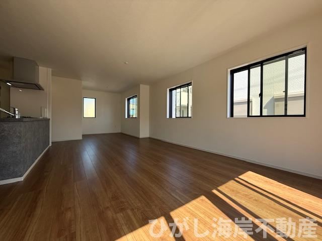 平塚市御殿４丁目　新築戸建　全５棟の居間・リビング|22.9帖　LDK