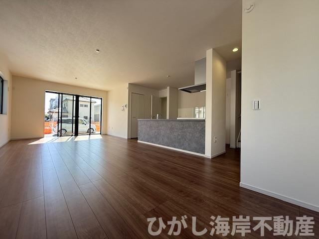 平塚市御殿４丁目　新築戸建　全５棟の居間・リビング|22.9帖　LDK