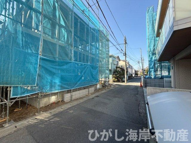 平塚市桃浜町　新築戸建の前面道路含む現地写真|3月14日撮影　建築中　現地外観
