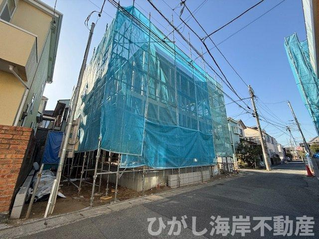 平塚市桃浜町　新築戸建の前面道路含む現地写真|3月14日撮影　建築中　現地外観