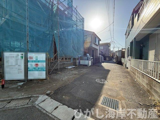 平塚市桃浜町　新築戸建の前面道路含む現地写真|3月14日撮影　建築中　現地外観