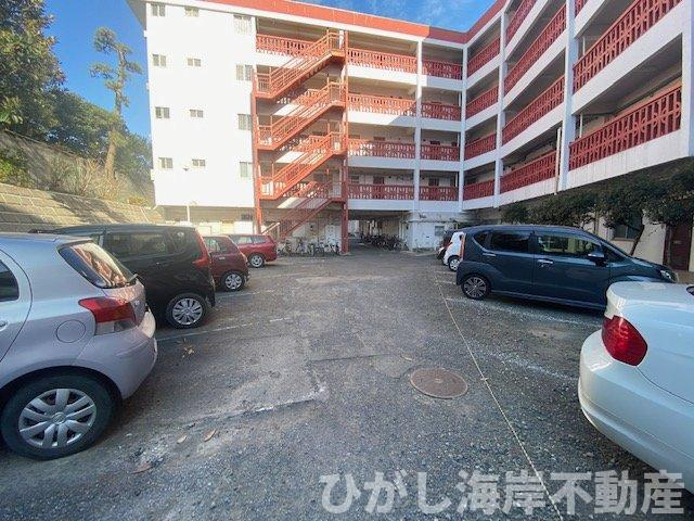 マンション茅ヶ崎の駐車場|敷地内駐車場