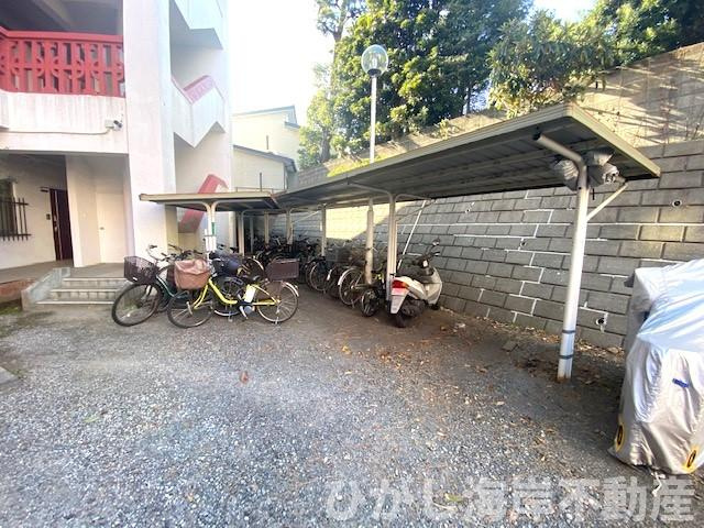 マンション茅ヶ崎の駐車場|敷地内バイク置場
