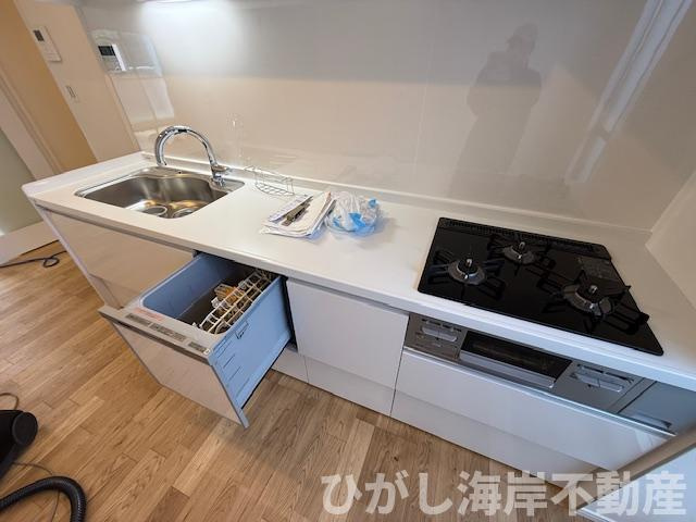 エミネンス茅ヶ崎3号棟のキッチン|3月9日撮影　新規リフォーム中　食洗器付きシステムキッチン