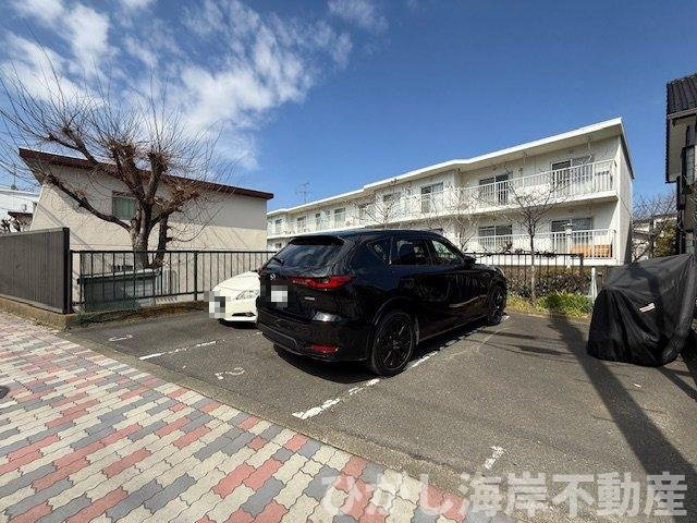 エミネンス茅ヶ崎3号棟の駐車場|敷地内駐車場