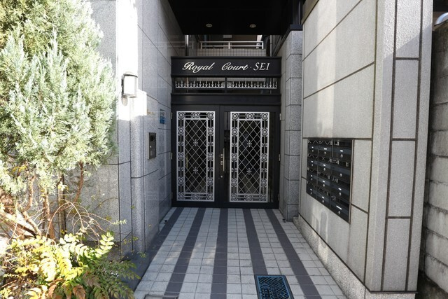 ロイヤルコートSEIのエントランス
