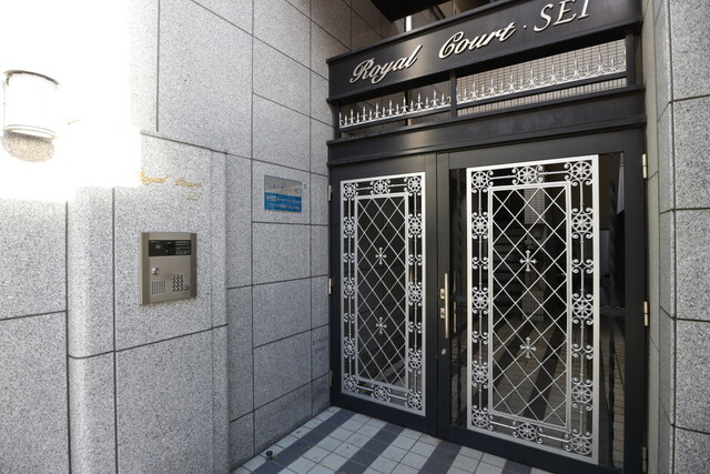 ロイヤルコートSEIのエントランス