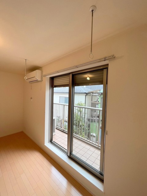 ヒッグス泉の設備|★防犯シャッター・エアコン★