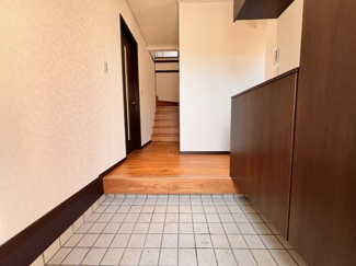 【玄関】 | 四街道大日　中古戸建　JR総武線「四街道」駅 | 玄関はシューズインクローク付き。靴の収納が多くまとめてスッキリ収納できます！