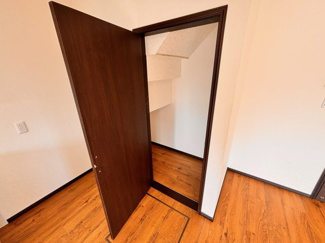 【収納】 | 四街道大日　中古戸建　JR総武線「四街道」駅 | リビングの一角に嬉しい納戸付きで日用品や掃除用具など収納出来てスッキリします！