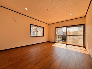 【居間・リビング】 | 四街道大日　中古戸建　JR総武線「四街道」駅 | リフォーム済の広々としたリビングで家族の笑顔が自然と生まれてくる、そんな雰囲気に仕上がっています！