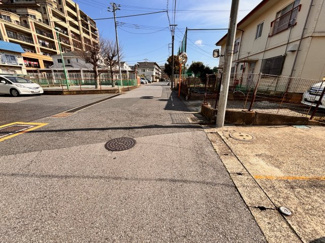 【前面道路含む現地写真】 | 前面道路の幅員6ｍの為、日々の移動もスムーズです！