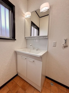 【独立洗面台】 | 四街道大日　中古戸建　JR総武線「四街道」駅 | 使い勝手の良い洗面台で、朝の準備もスムーズにこなせます！
収納も豊富で朝の支度も快適に行えますね♪