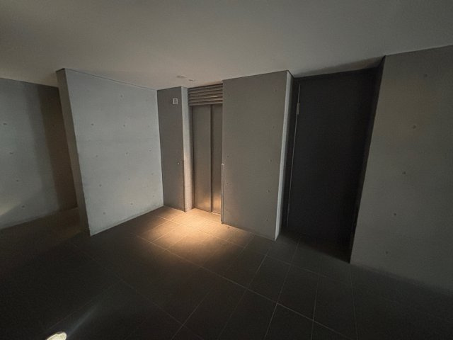 ２４時間365日体制のセキュリティシステム　ホテルライクな内廊下設計