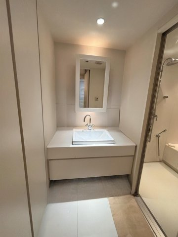 ２４時間365日体制のセキュリティシステム　ホテルライクな内廊下設計