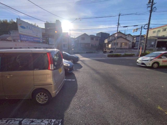岡崎市梅園町　貸店舗の駐車場
