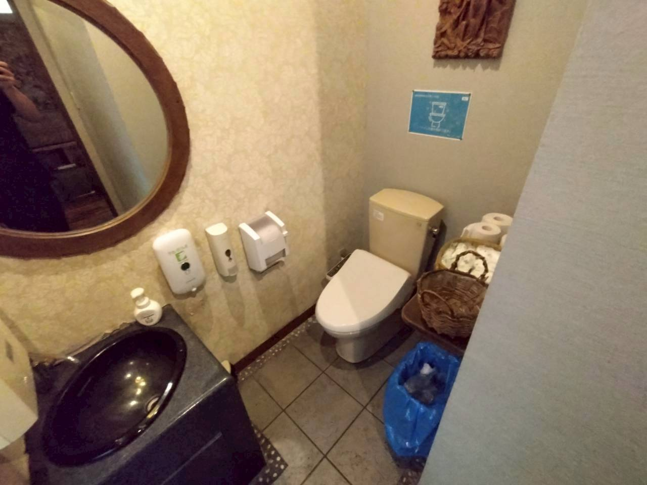 岡崎市梅園町　貸店舗のトイレ