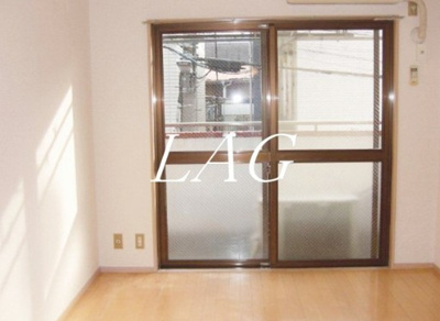 【居間・リビング】 | ルーエ森田 | 洋室のお部屋です。