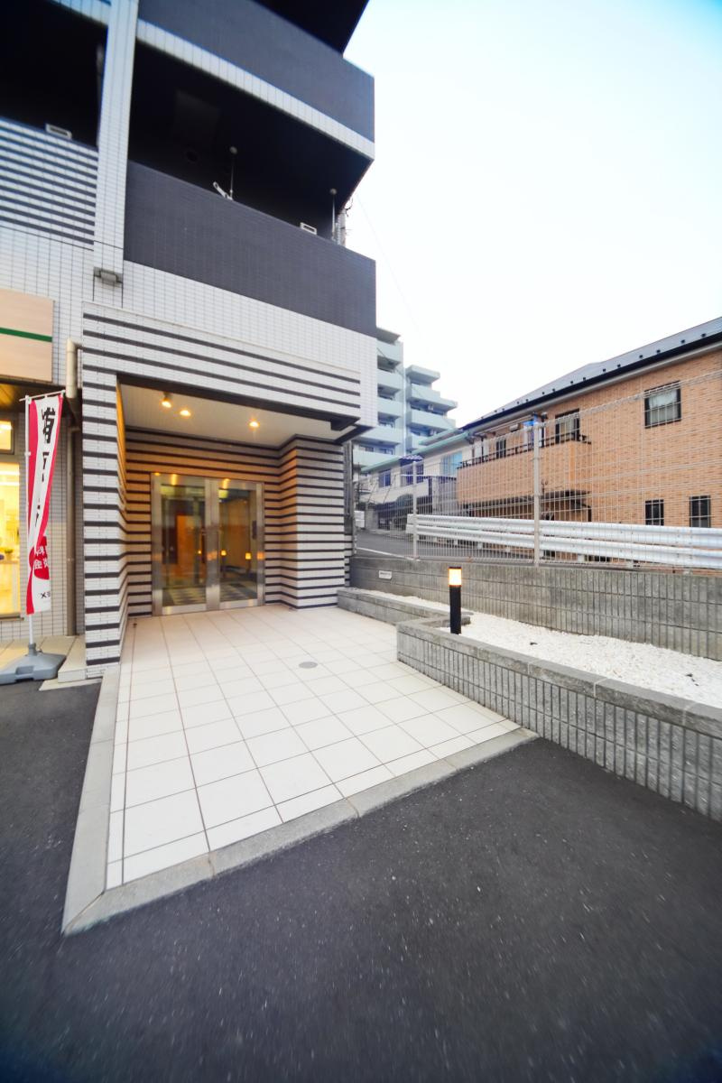 プレシュ磯子のエントランス