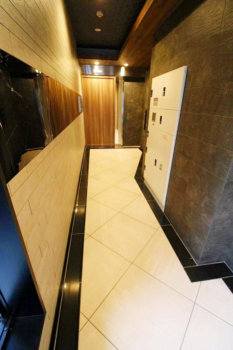 アルカサル中央通のロビー