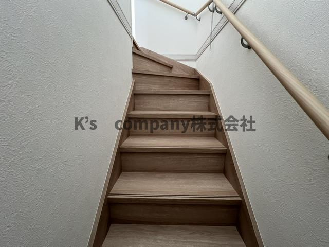 ◎茅ヶ崎市松尾　新築戸建　2号棟の内装|手すり付き階段♪