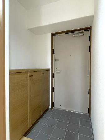 サーパス二番町の玄関