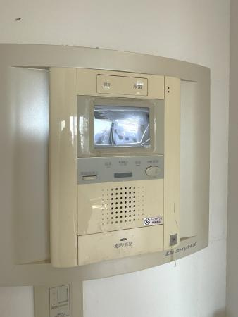 サーパス二番町の防犯設備|モニター付きインターホンで来訪者も確認できて安心です