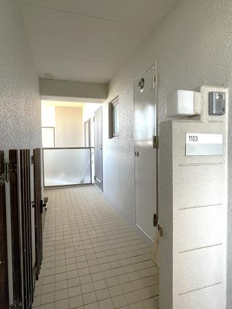 サーパス二番町のその他共用部分|玄関ポーチ付き！独立性が高く、プライバシーも保たれます