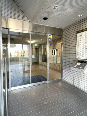 サーパス二番町のエントランス|エントランスはオートロックでセキュリティも充実しています
