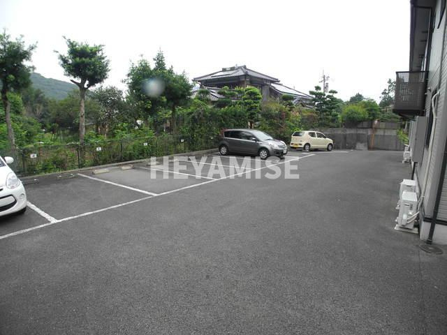 フラッツ久山の駐車場