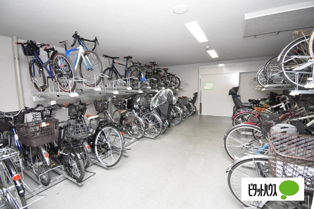 ライオンズ前橋大手町の駐車場|室内駐輪場