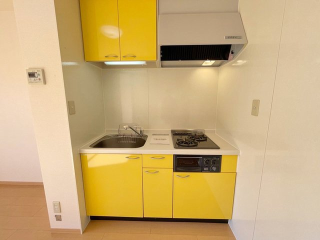 ヴィラ・キャロット　Ⅲのキッチン|２口コンロ付きシステムキッチンです。