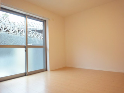 【内装】 | リヴェール | 洋室（シャッター付）