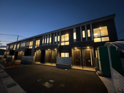 【外観】 | ラピスラズリ | 外観写真（夜）