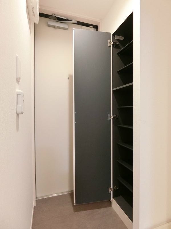 リブリ・Meiwaの玄関