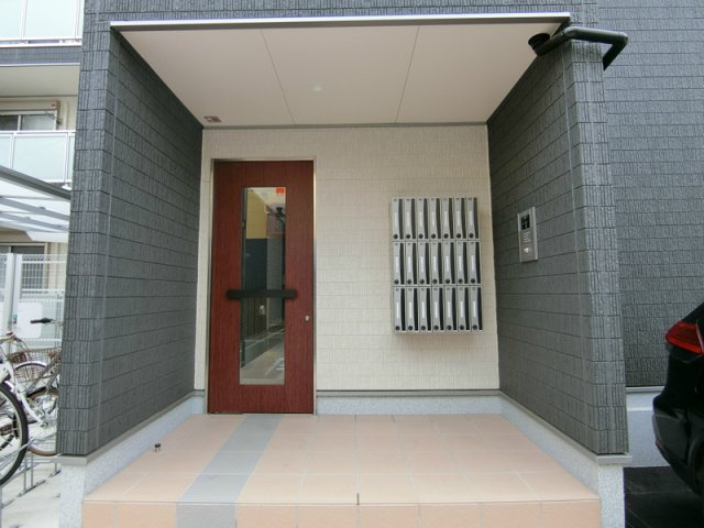 リブリ・浄心Bのエントランス