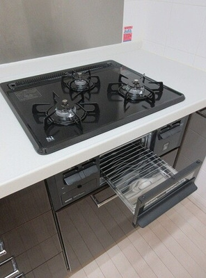 【設備】 | ライオンズヒルズ田端不動坂 | ３口ガスコンロ　※※前回募集時2020年8月の写真