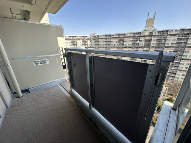 近鉄南港ガーデンハイツ24号棟のバルコニー