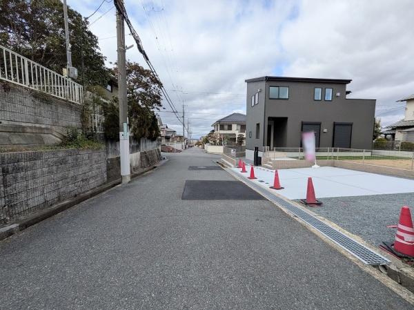 【前面道路含む現地写真】