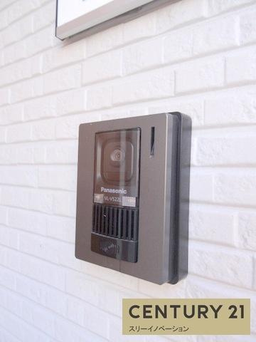 メゾン山本2の玄関|★モニター付きインターホン完備！★