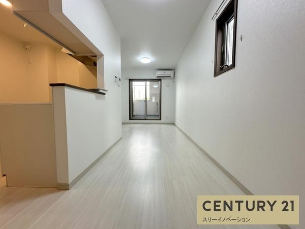 メゾン山本2の居間・リビング|★窓のある明るいお部屋★