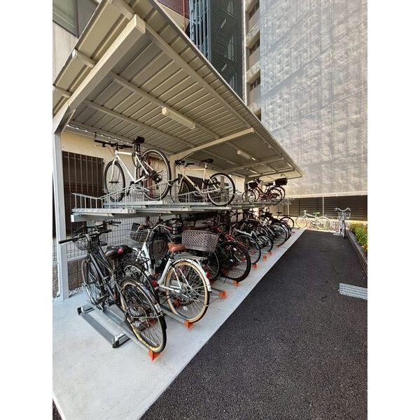 プレジオ九条の駐車場