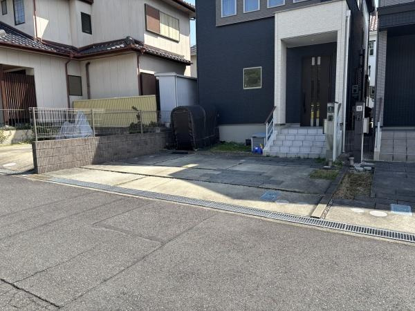 岡崎市上地３丁目・中古戸建の駐車場|広々２台駐車できます！